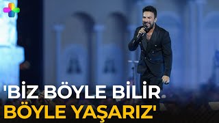Tarkan Konserinde Dikkat Çekici An: Biz Böyle Bilir Böyle Yaşarız