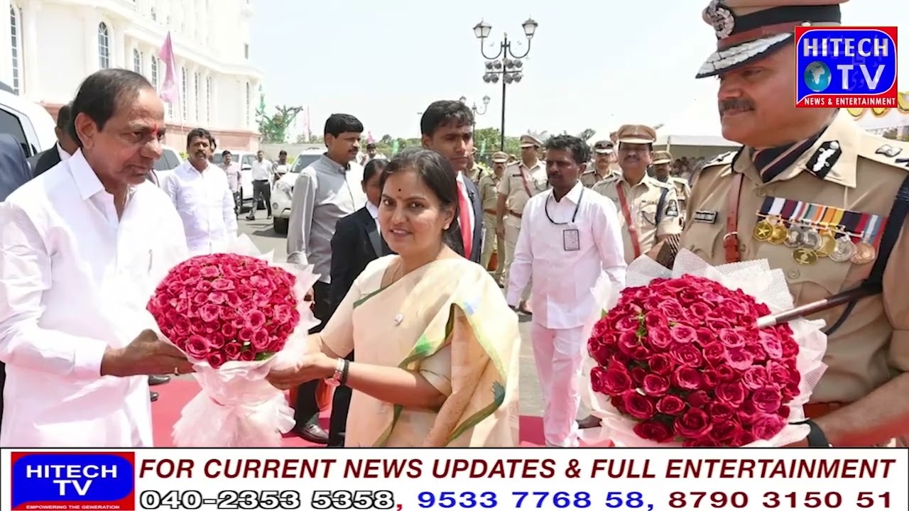 Telangana   Chief Secretary Smt  Santhi Kumari,IAS presents CM KCR flower bouquet as he arrives to p