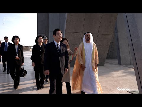 ذياب بن محمد بن زايد يستقبل رئيس جمهورية كوريا في واحة الكرامة