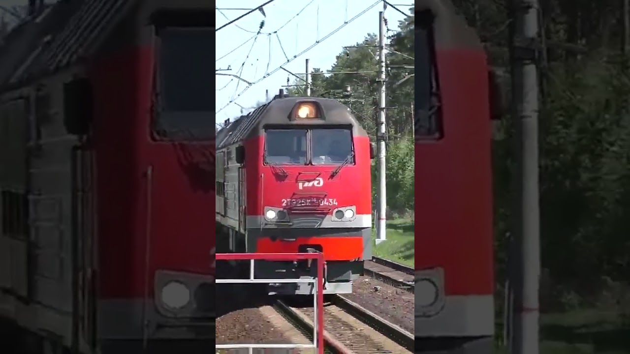 Тепловоз 2ТЭ25Км-0434 (ТЧЭ-46) следует резервом.