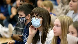 Premier Smith refuses to recommend masks in Alberta schools