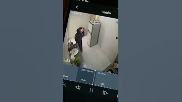 شغاله افريقية تتبول في شراب أسرة موريتانية 