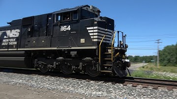 EMD SD70ACe w Loud Horn Leads NS Train 4K