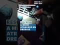 Policías rescatan a gatito atrapado en coladera #shorts