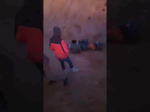 اغرب طرق كنترا عبر ولاية القصرين منطقة عين جنان والهروب من الحرس الجزائري مع اطلاق نار عليهم