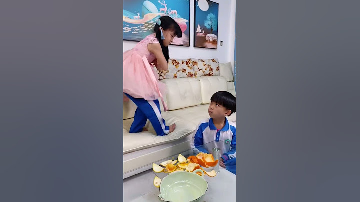 哥哥吃最后一个橘子，妹妹生闷气让哥哥猜！ #俩活宝 #兄妹日常 #生闷气跺脚