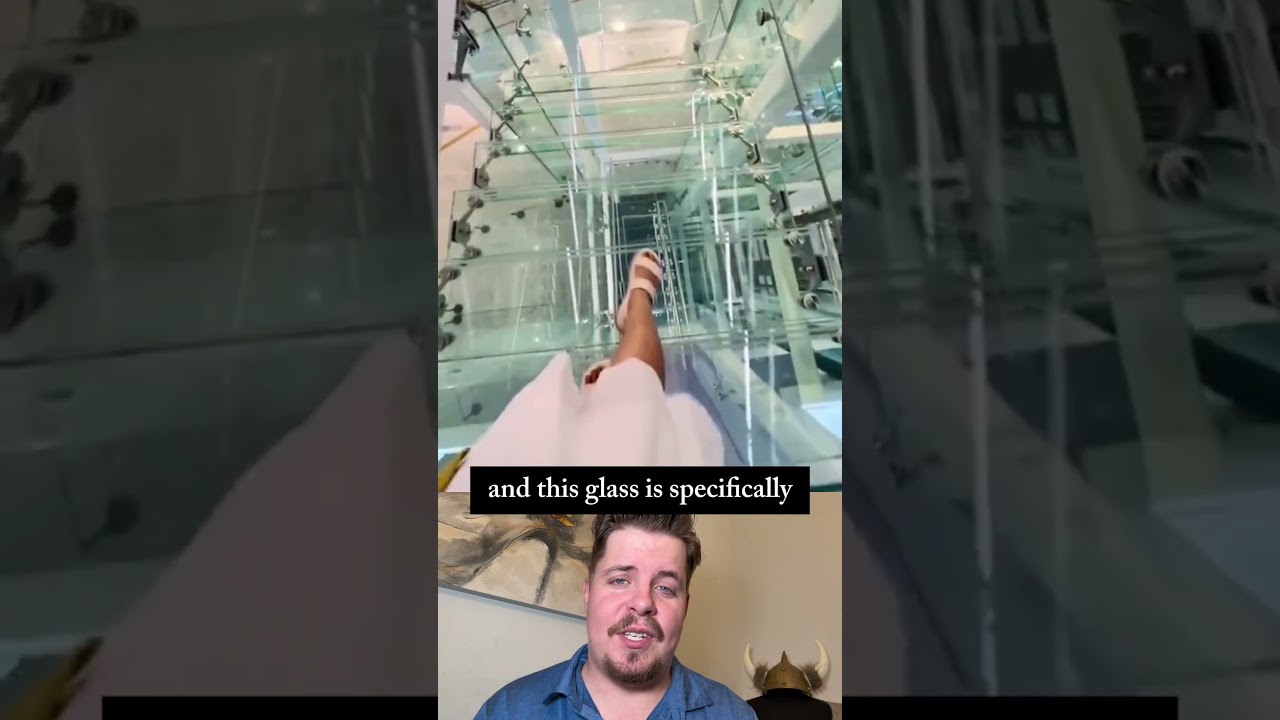 Осмелитесь ли вы пройти по стеклянной лестнице?