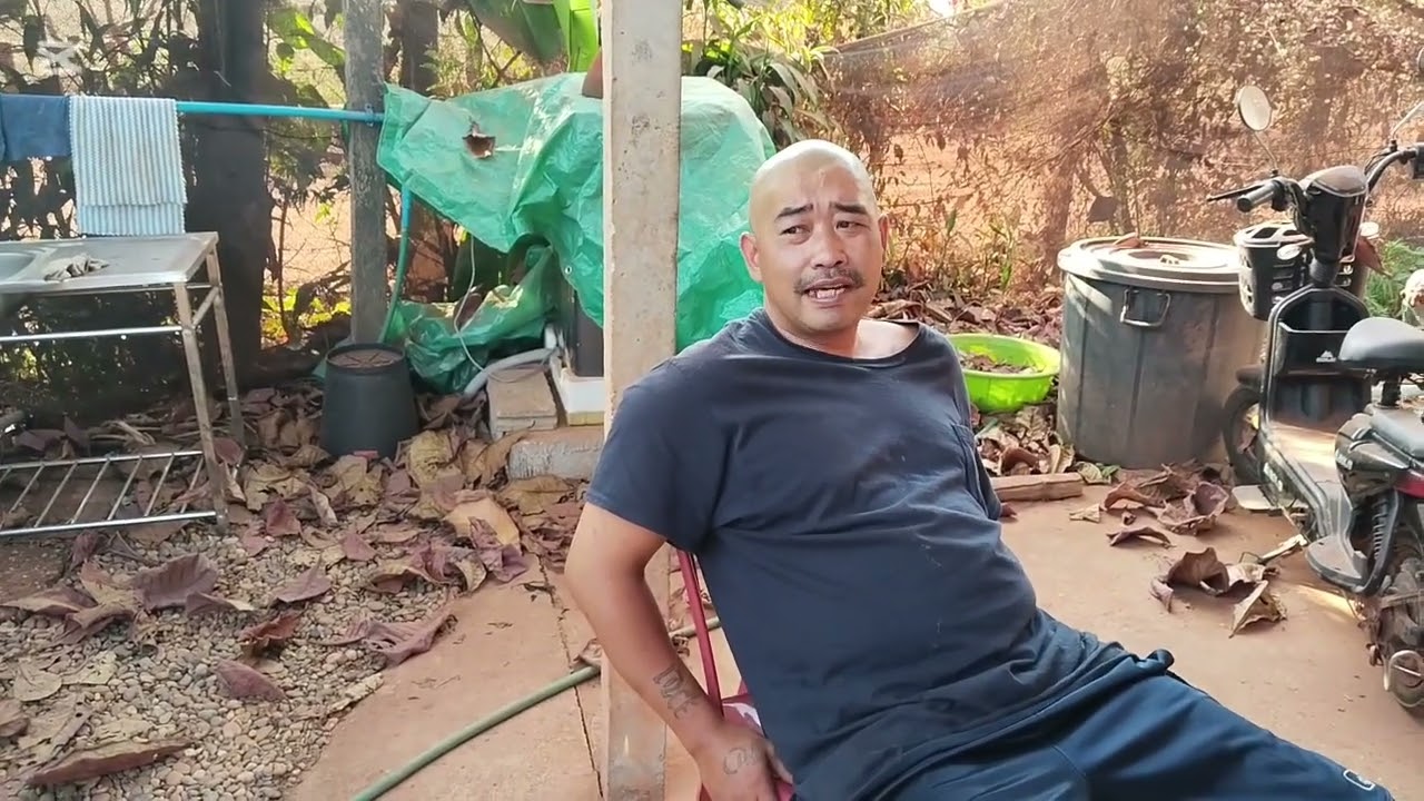 Eating with three of the 65 deportees and interview 