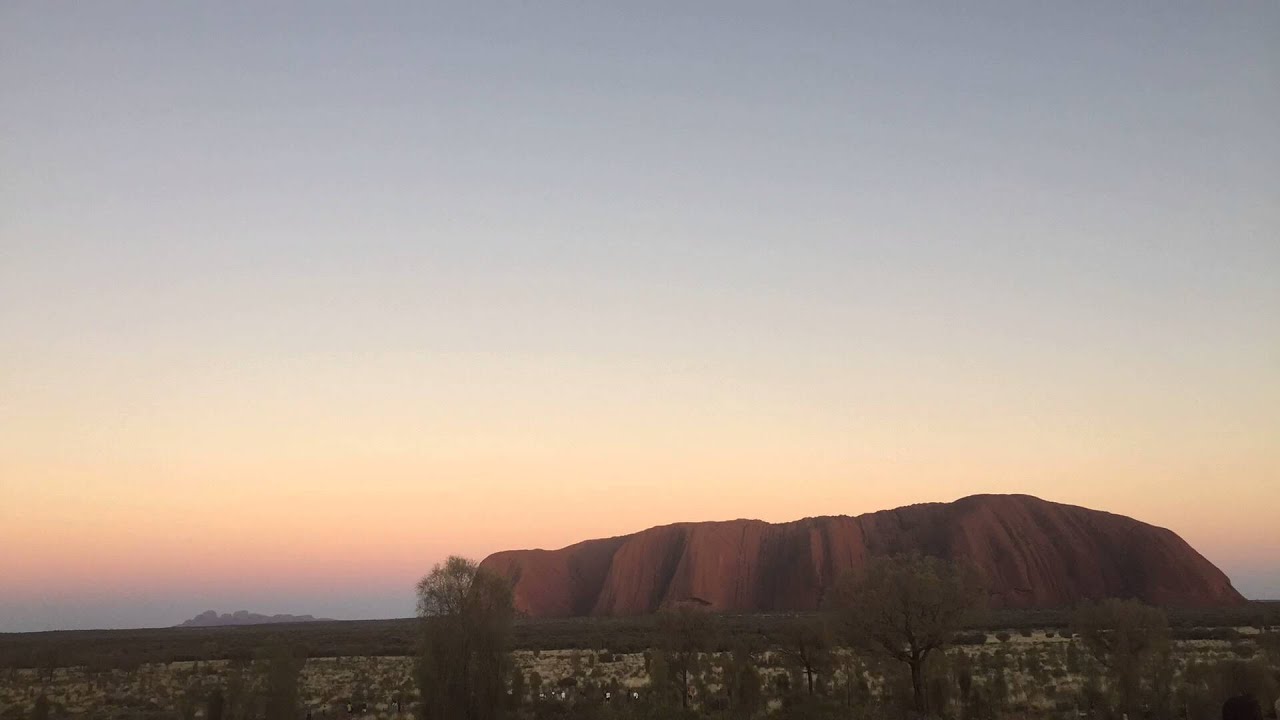 Uluru changing colour, ayers rock cambia colore, sunrise in australia ...