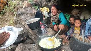 cooking chicken curry in the cave || lajimbudha ||