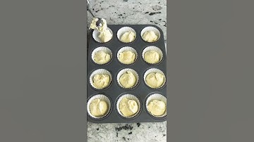 Lemon cupcakes with fresh lemon buttercream 🍋 #lemondessert  #lemon #desserts #cupcakes