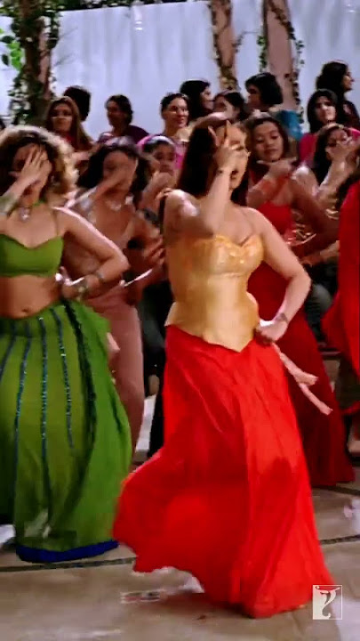 Perfect pick for wedding sangeet! #goregore #alkayagnik #saifalikhan #ranimukerji #humtum #yrfshorts