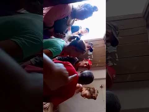 Denuncian en video irregularidades en reparto de donaciones en Cumanayagua #cuba