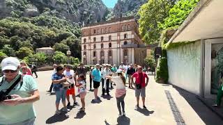 Am Eingang Des Montserrat-Museums Mit Blick Auf Die Berge