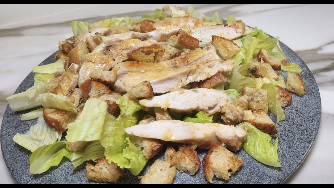 LA SALADE CESAR  // EXCEPTIONNELLEMENT  BONNE /