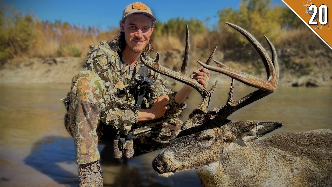 Охота на оленей в районе нижнего оленя реки Бенс-Ривер на общественных землях в октябре