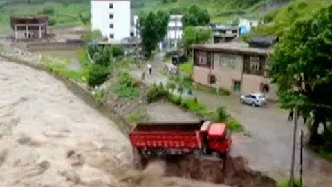 Building collapses by torrential rain in Tibet