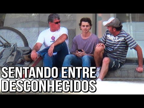 SENTANDO ENTRE DESCONHECIDOS