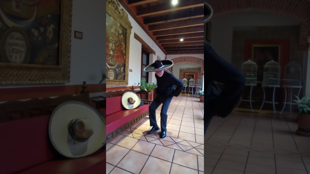 ¡Celebrando el Día del Grito! 15 de Septiembre. ¡Hasta mis pericos me chiflaron!