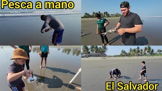 PESCANDO A MANO EN PLAYA EL ESPINO EL SALVADOR