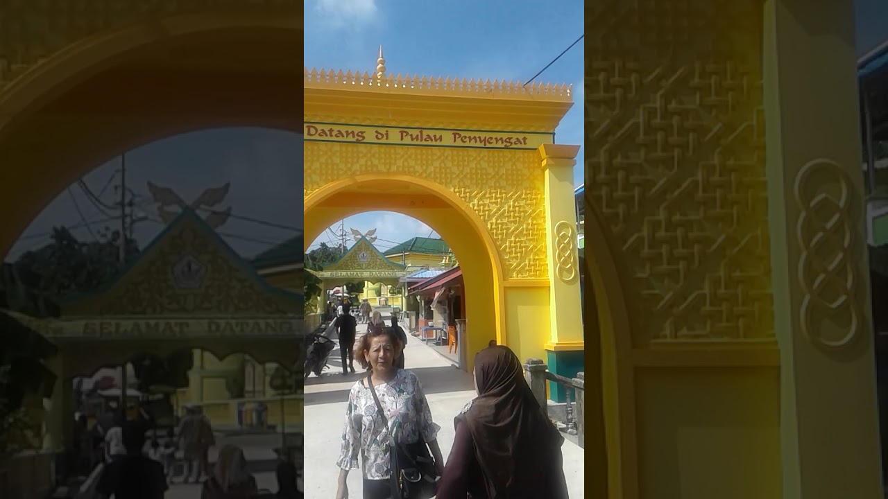  Pintu  gerbang  masjid penyengat masjid kuning YouTube