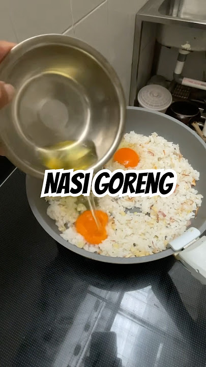 Nasi goreng telur simpel tapi nikmat! Wajib coba resep ini di rumah 🍳🍚 #nasigorengtelur #shorts