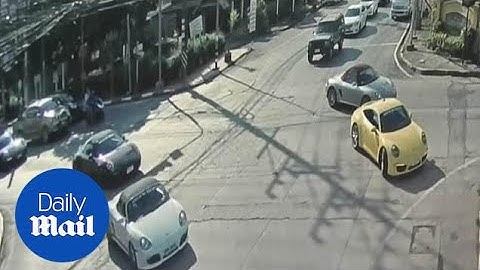 Convoy of 32 Porsche drivers BLOCK TRAFFIC to jump the red light