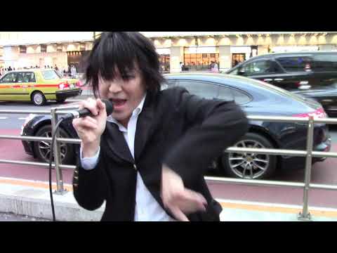 神咲レイト、GLAYの「彼女の"Modern..."」をカバー！ 路上ライブ in 新宿駅南口 2018年12月2日