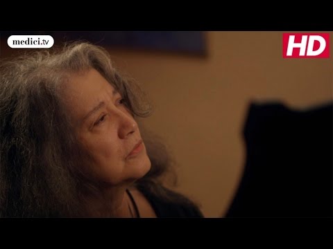 Pianist Streets - Martha Argerich - Schumann: Kinderszenen Opus 15 No.1