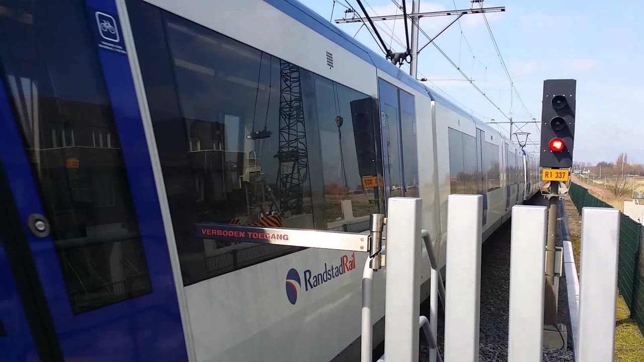 Ret metro type rsg3  vertrekt richting Den Haag