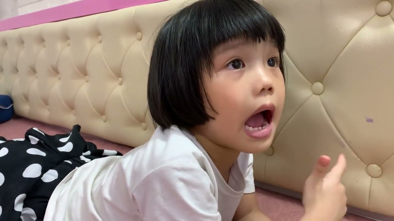 Tan chọn đánh đòn thay vì chép bài khi nghịch ngợm- mẹ bó tay