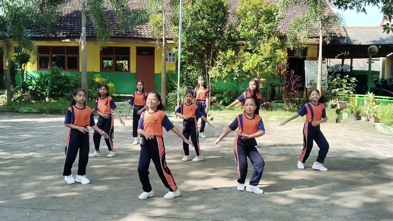 Senam Anak Indonesia Hebat