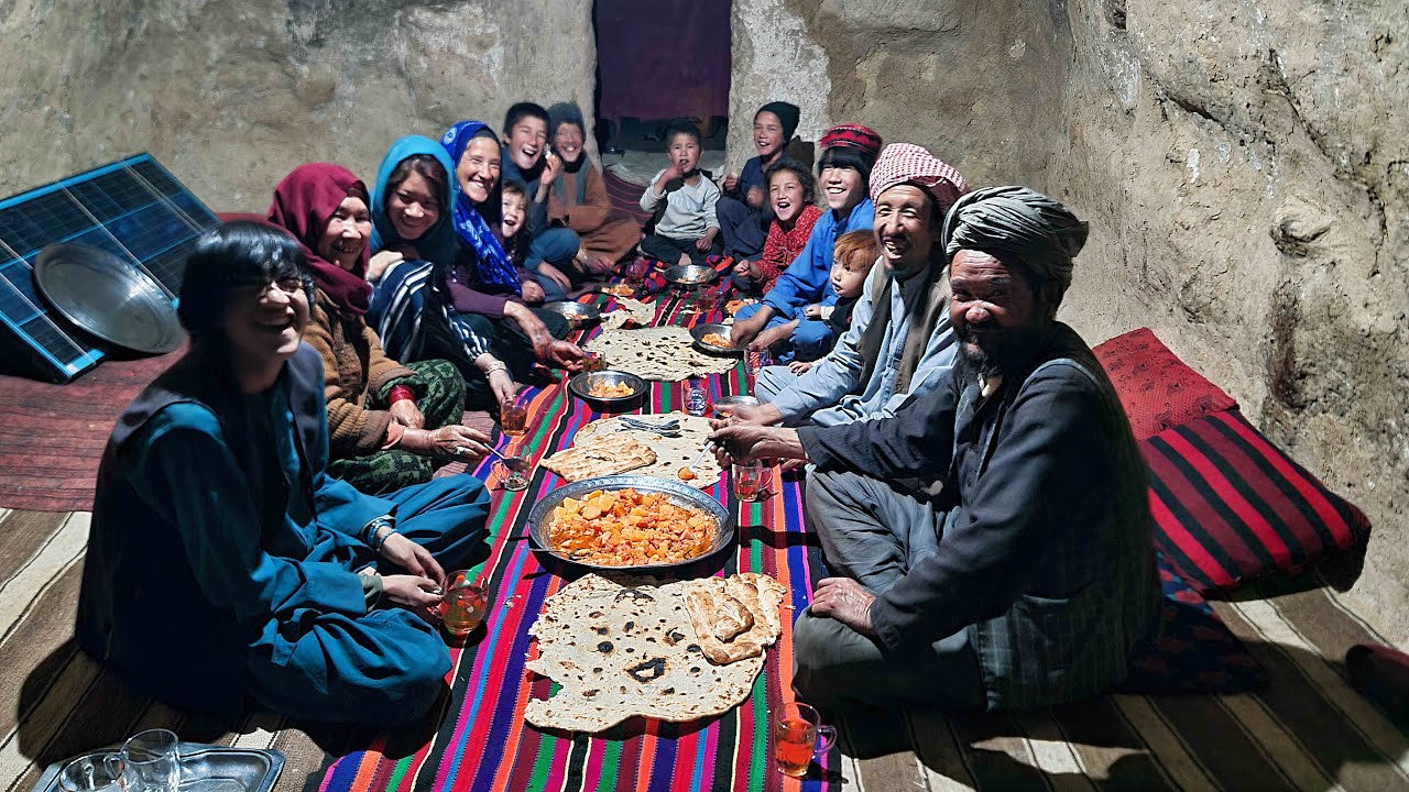 Afghan Cave Family’s Daily Life ✨ A Heartwarming Meal in Hidden Traditions