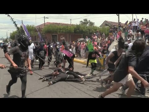 Católicos nicaragüenses vengan la muerte de Jesús con una pintoresca tradición | AFP