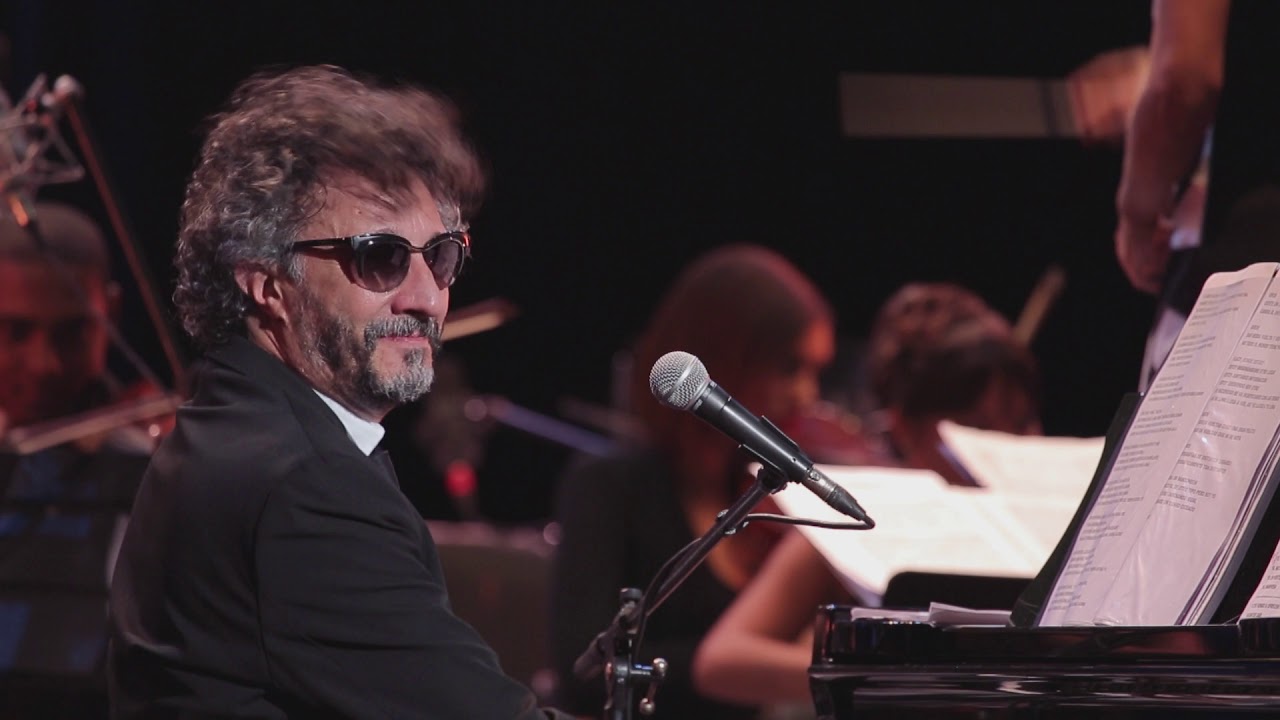 Tumbas de la gloriaFito Páez y la OCH dirigida por Daiana García