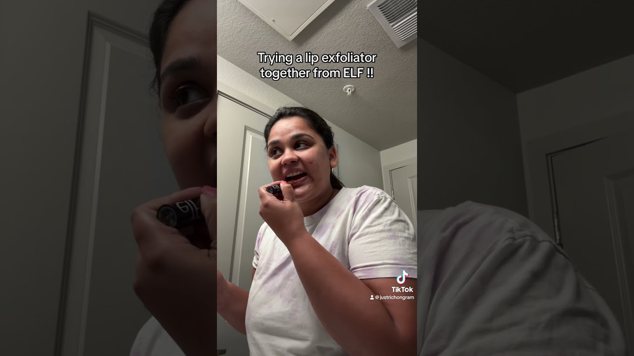 Trying the lip exfoliator from 