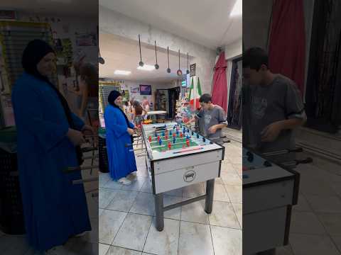 خمسه وخميسه علي اللي عينو علينا