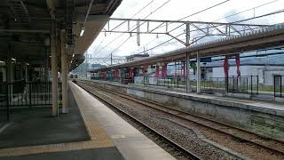 沼田駅を発車する211系。2022年9月10日(土)。
