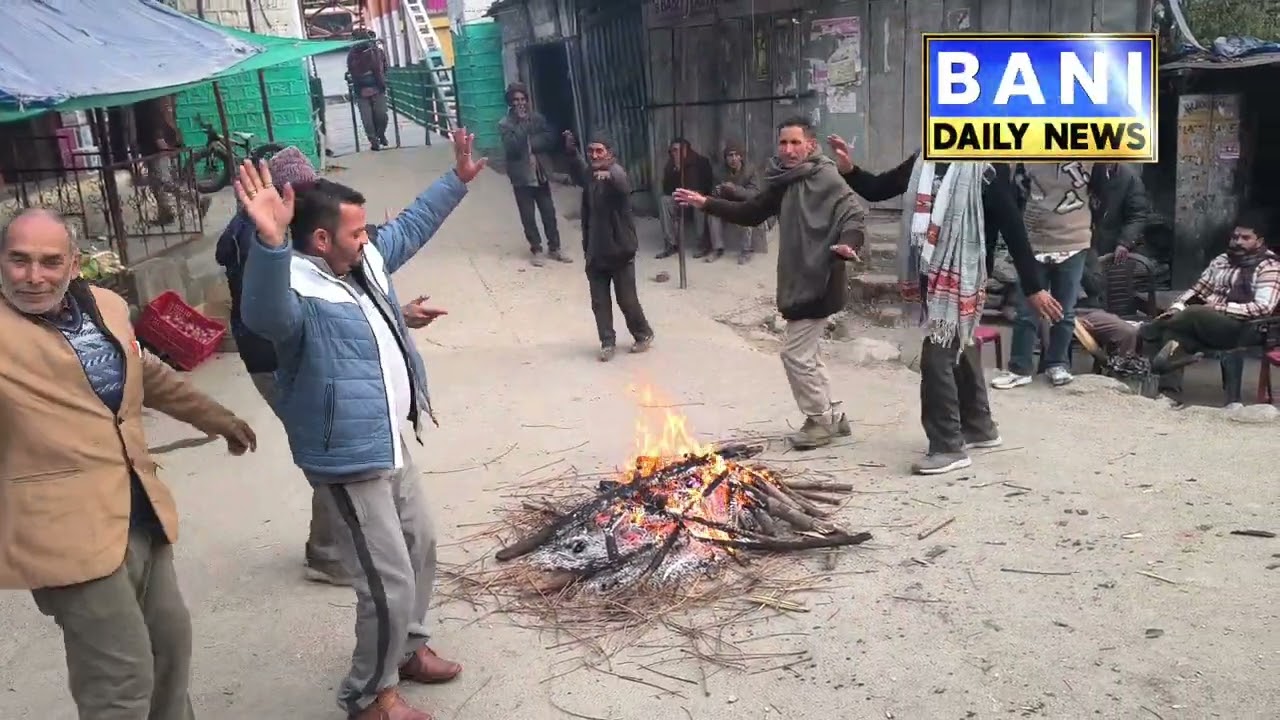 बनी में लोहड़ी का त्योहार धूमधाम से मनाया जमकर नाचे लोग।