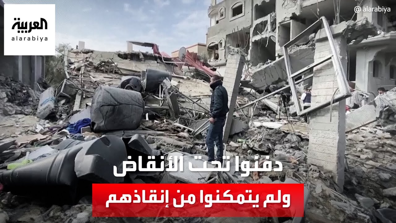 عجزوا عن إخراجهم.. فلسطينيون يجلسون على أكوام منازلهم بجوار جثث ذويهم تحت الركام