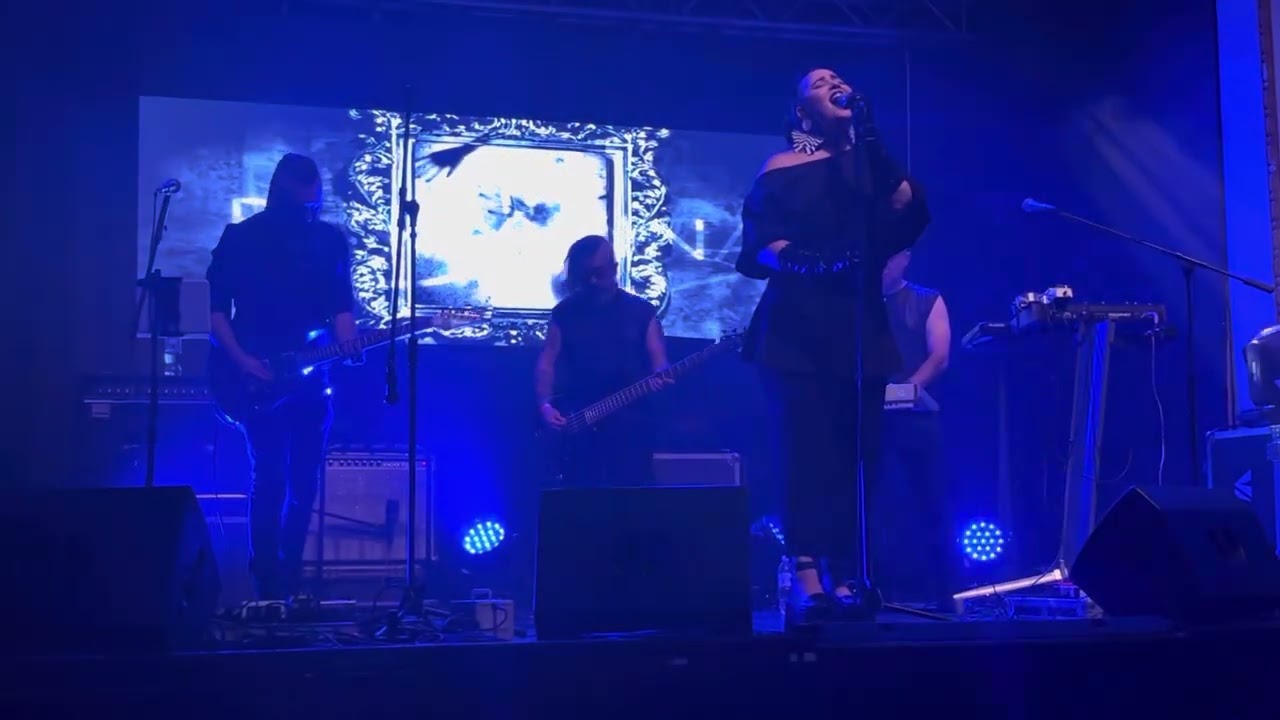 Regardez Binzatina - Bones ( en vivo 2025) sur YouTube Regardez Binzatina - Bones ( en vivo 2025) sur YouTube