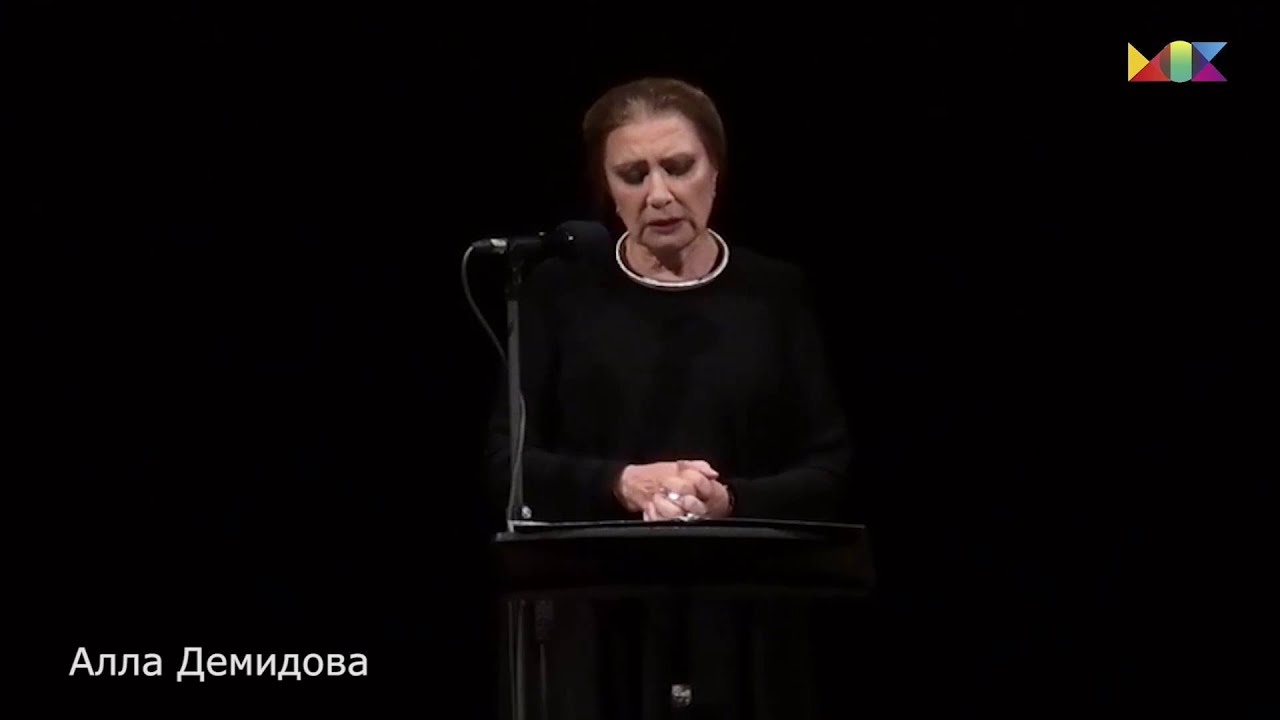 Ахматова проводила друга до передней