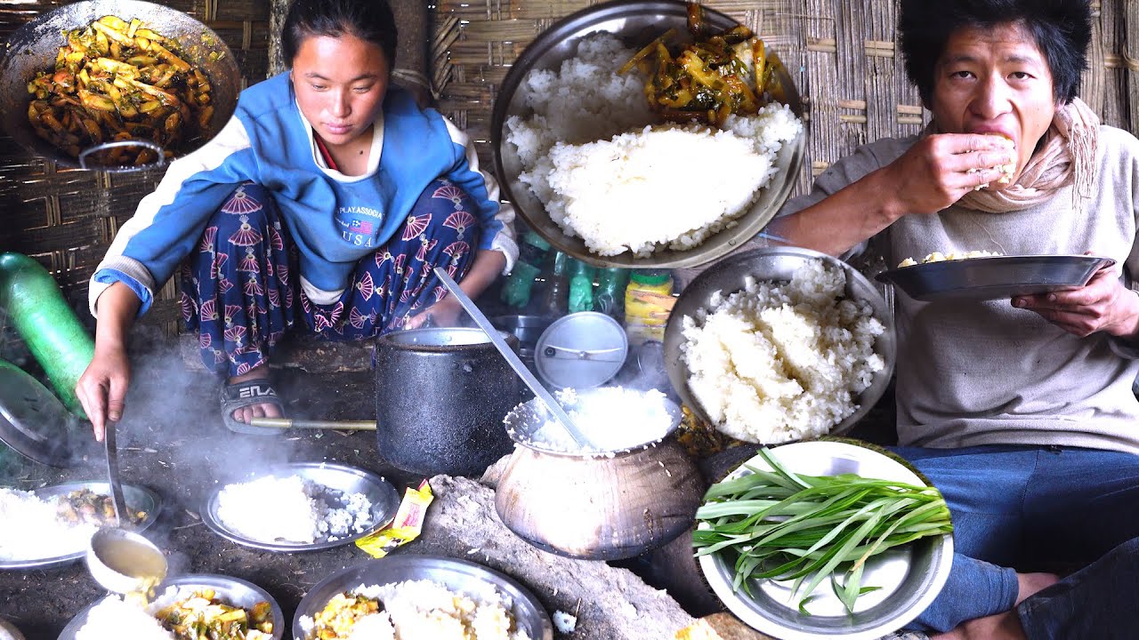 Organic vegetable lunch after work || Making bamboo tin in himalaya Nepal