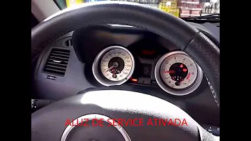 Como apagar a luz de serviço do Renault Mégane 2007?