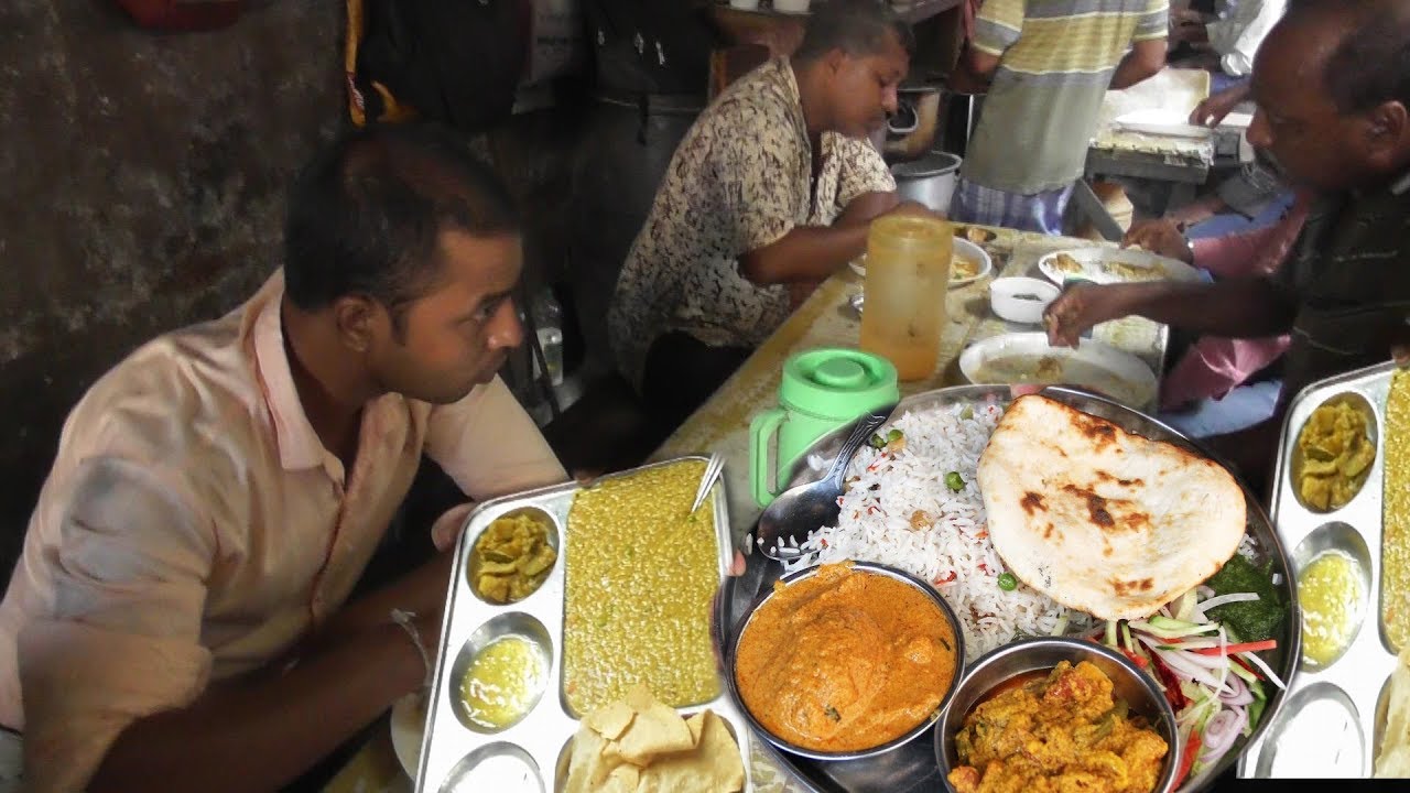 Chitto Babur Dokan Kolkata Deckers Lane | Most Delicious & Cheap Street Food India | Kolkata Food | Indian Food Loves You