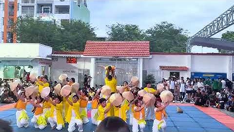 Flashmob trường THPT Nguyễn Thái Bình lớp 12A1 năm 2025 - Rock Hạt Gạo (Phương Mỹ Chi) 