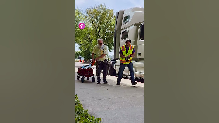 Kindness Driver 🚛 Heartwarming Act on the Road #kindness #driver #shorts