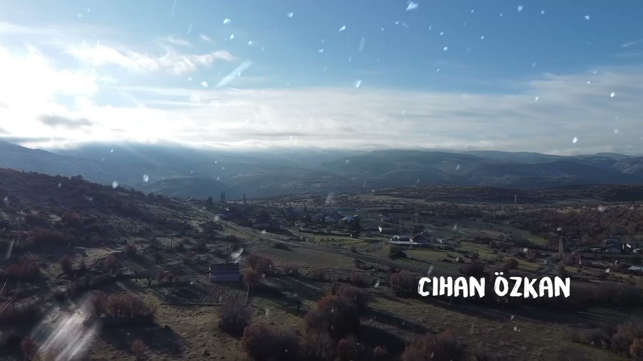 Köroğlu dağlarındaki dağ eteklerinden kar yağışı..