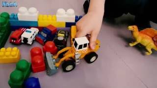 Игрушки и конструктор. Веселые игры. Toys and designer . Funny Games.