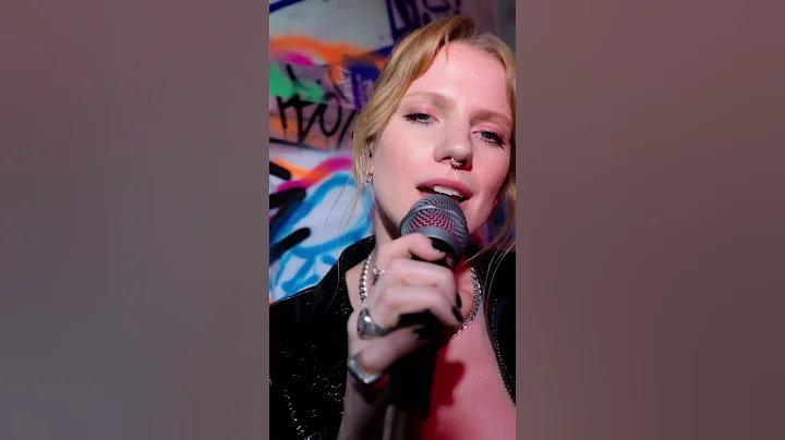 Music Video: Levina Performs with the V7 Microphone